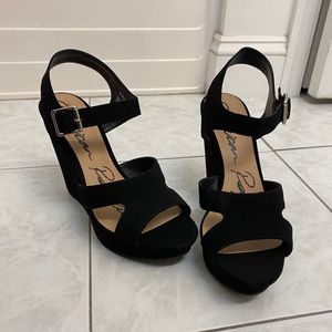 Black Wedges